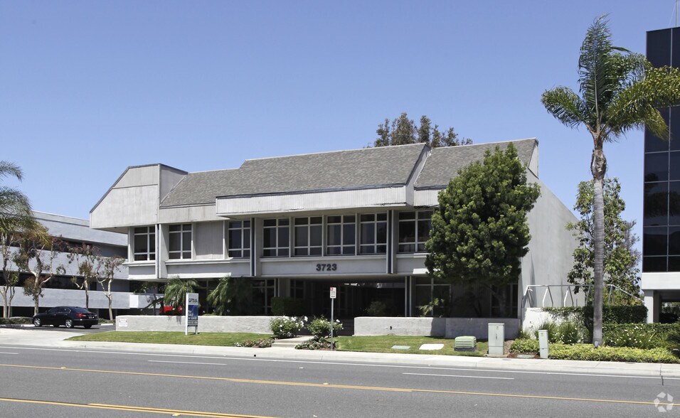 3723 Birch St, Newport Beach, CA à louer - Photo de l’immeuble – Image 2 sur 3