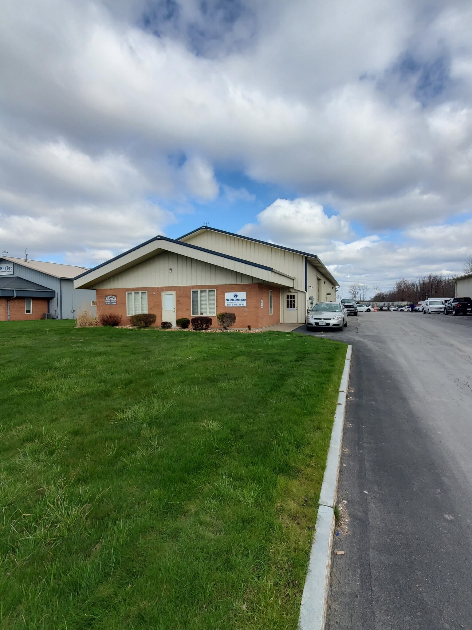 6327 Molloy Rd, East Syracuse, NY à louer Photo intérieure– Image 1 sur 9
