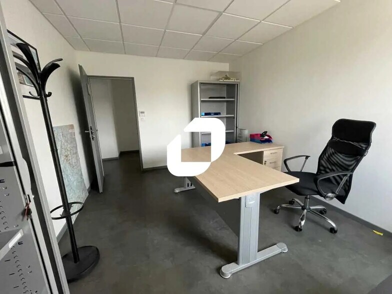 Bureau dans Saint-Jean-d'Illac à louer - Photo intérieure – Image 3 sur 8