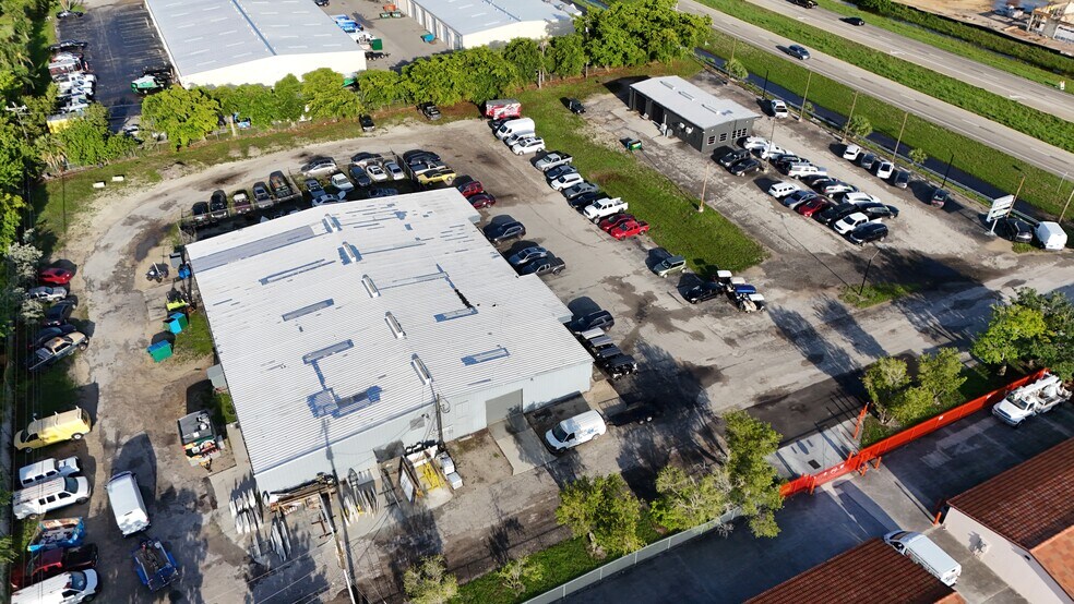1302 NE Pine Island Rd, Cape Coral, FL à vendre - Photo de l’immeuble – Image 3 sur 3