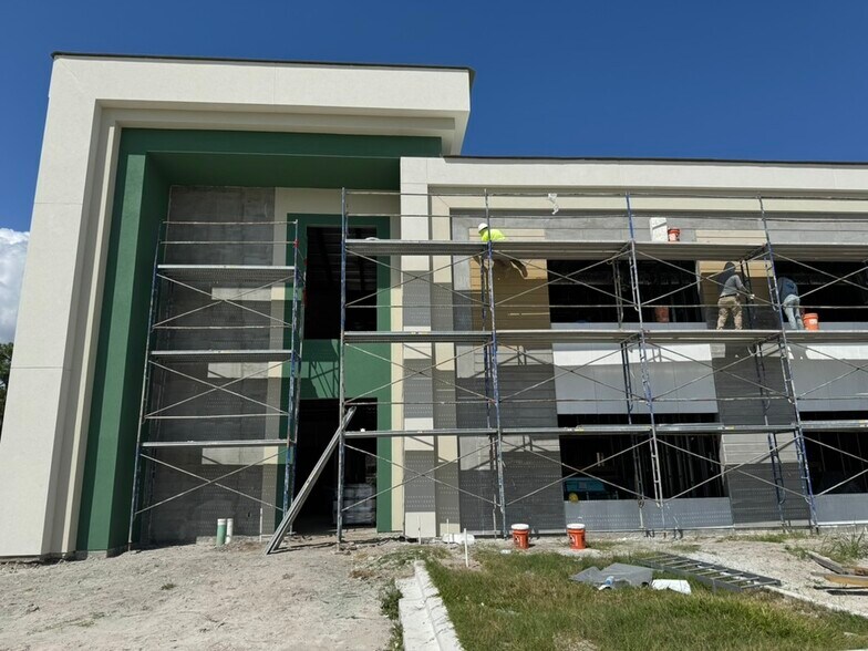 3416 W Lake Mary Blvd, Lake Mary, FL à louer - Photo de l’immeuble – Image 2 sur 9