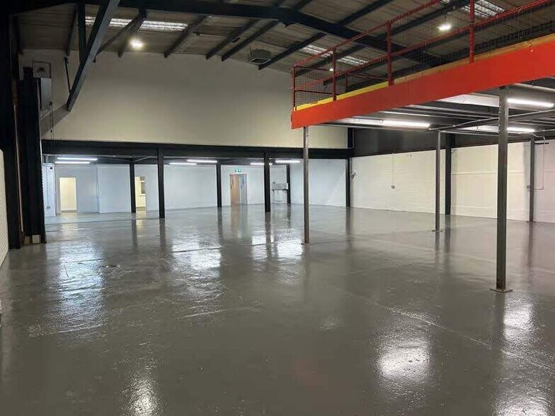 110 Glasgow Rd, Rutherglen à louer - Photo de l’immeuble – Image 2 sur 7
