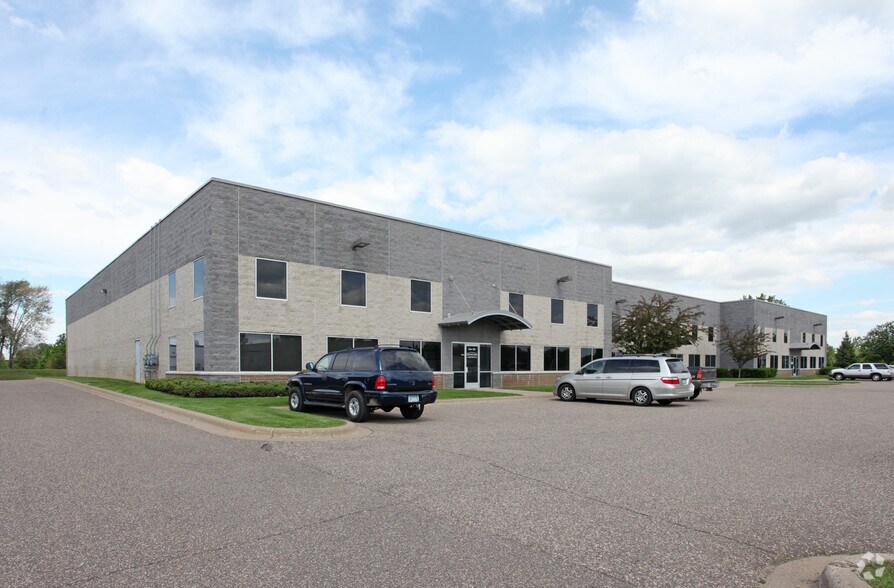 13950 Radium St NW, Ramsey, MN à louer - Photo principale – Image 1 sur 9