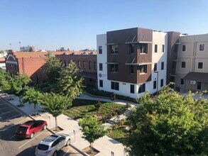 744 P St, Fresno, CA à louer Photo de l’immeuble– Image 2 sur 12