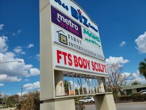 3046 S Del Prado Blvd, Cape Coral, FL à louer Photo de l’immeuble– Image 2 sur 2