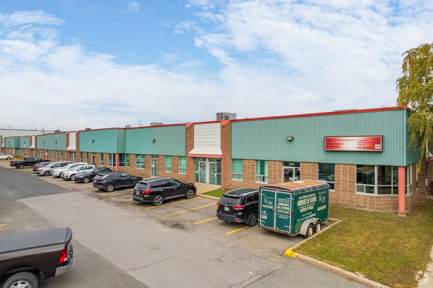 135 Ch du Tremblay, Boucherville, QC à louer - Photo principale – Image 2 sur 4