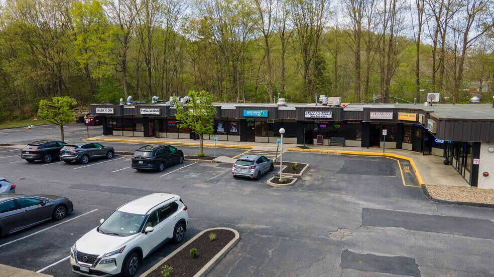 1220 Oregon Rd, Cortlandt Manor, NY à vendre - Photo de l’immeuble – Image 3 sur 9