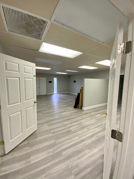 7664 S US Highway 1, Port Saint Lucie, FL à louer - Photo intérieure – Image 2 sur 9