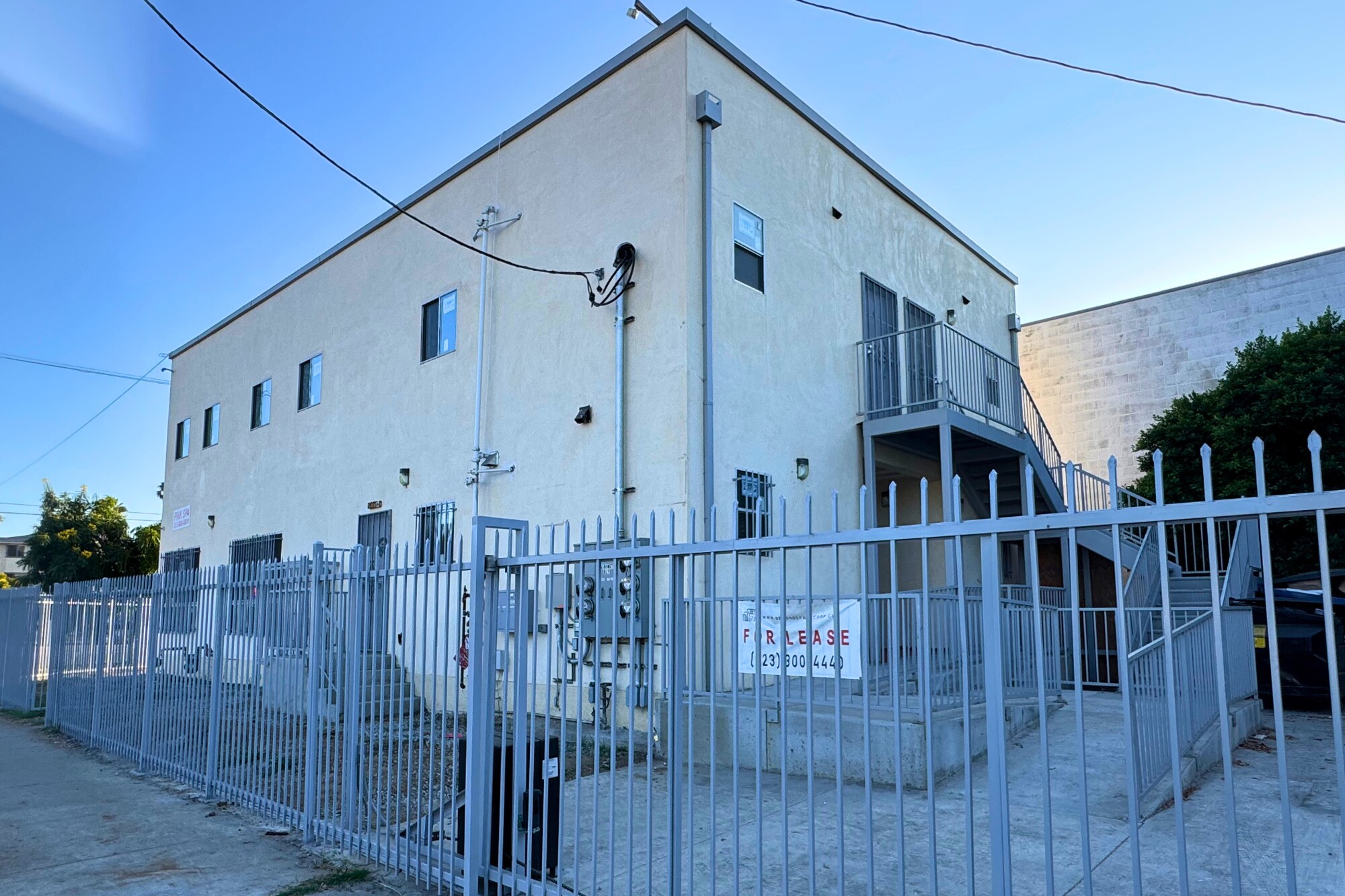 2071 W Washington Blvd, Los Angeles, CA à louer Photo de l’immeuble– Image 1 sur 7