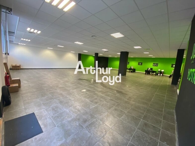 Local d’activités dans Sophia Antipolis à louer - Photo intérieure – Image 2 sur 8