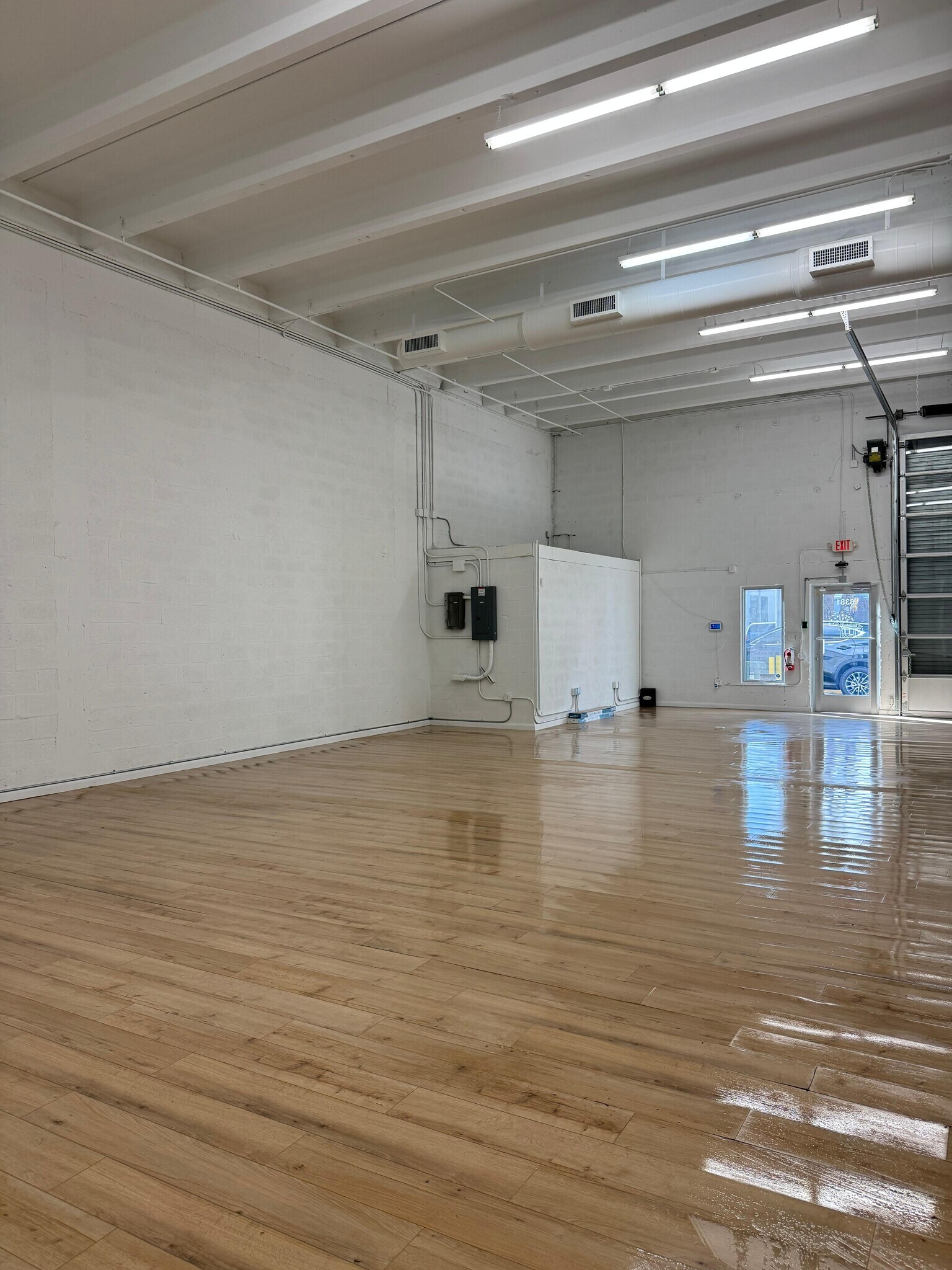 8381 NW 56th St, Doral, FL à louer Photo principale– Image 1 sur 9