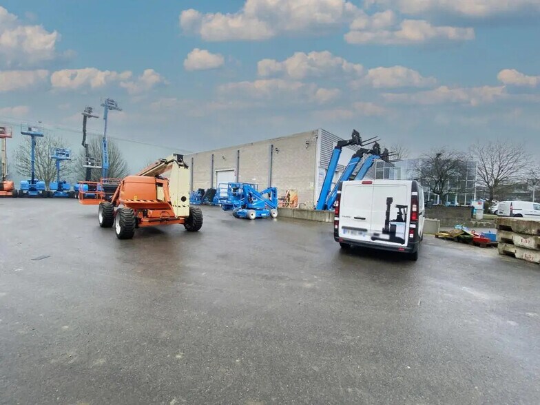 Bureau dans Lisses à louer - Photo de l’immeuble – Image 1 sur 9