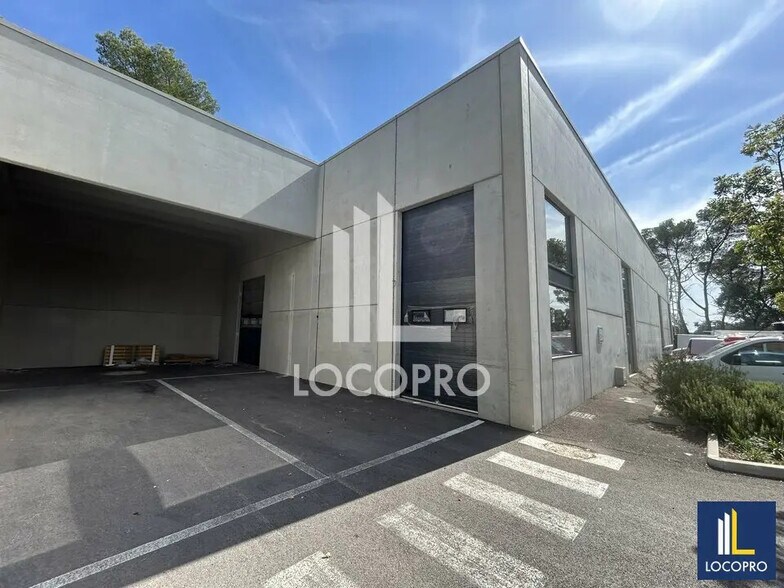 Local d’activités dans Mougins à louer - Photo de l’immeuble – Image 1 sur 4