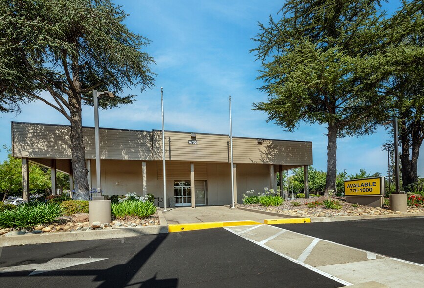 6705 Fair Oaks Blvd, Carmichael, CA à louer - Photo de l’immeuble – Image 2 sur 8