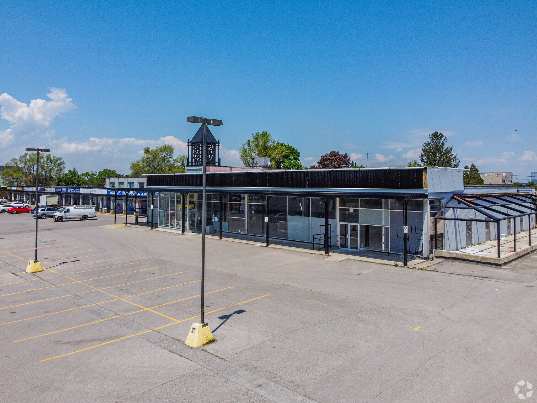 964-1010 Albion Rd, Toronto, ON à vendre Photo principale– Image 1 sur 4