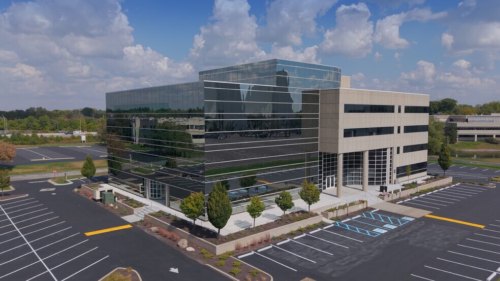 3600 Woodview Trace, Indianapolis, IN à louer - Photo de l’immeuble – Image 2 sur 12