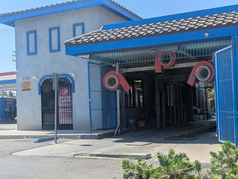 2100 University Ave, Riverside, CA à vendre - Photo de l’immeuble – Image 3 sur 5