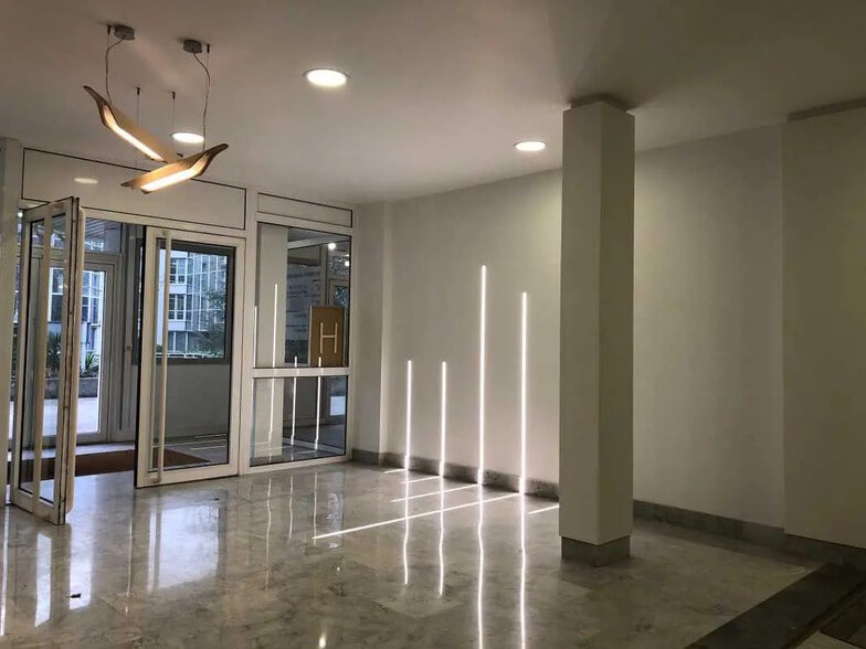 13 Avenue Morane Saulnier, Vélizy-Villacoublay à louer - Photo de l’immeuble – Image 3 sur 8
