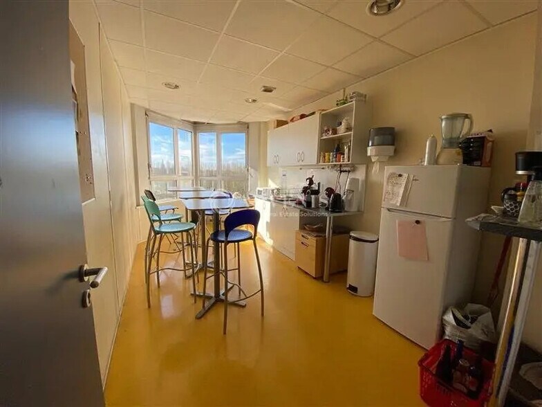 Bureau dans Noisy-le-Grand à vendre - Photo de l’immeuble – Image 3 sur 11