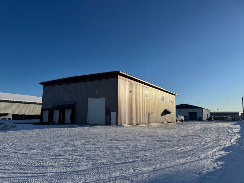 3318 International St, Fairbanks, AK à louer - Photo de l’immeuble – Image 2 sur 5