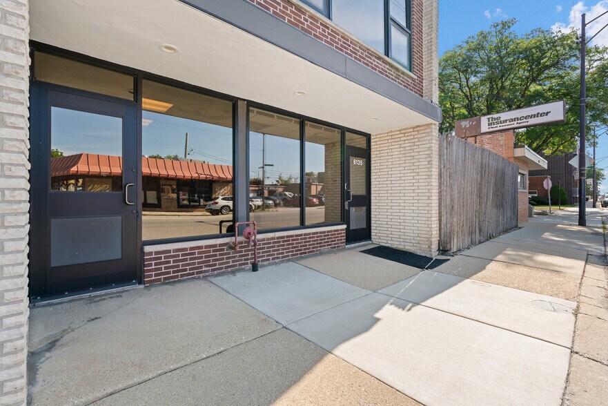 6135 N Elston Ave, Chicago, IL à vendre - Photo de l’immeuble – Image 2 sur 41