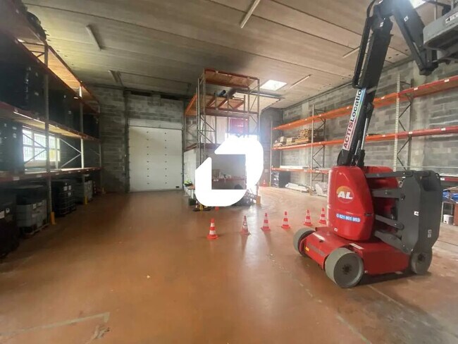 Plus de détails pour Bureau, Industriel/Logistique à louer