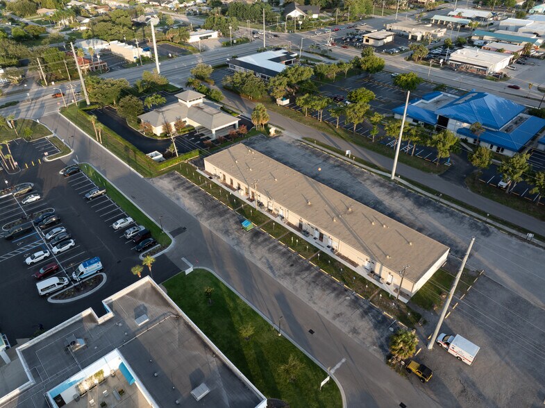 1435 SE 8th Ter, Cape Coral, FL à vendre - Photo de l’immeuble – Image 3 sur 3