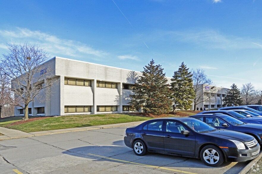 1000 John R Rd, Troy, MI à louer - Photo principale – Image 1 sur 4