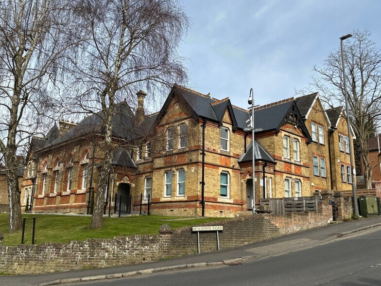 Hughenden Rd, High Wycombe à louer - Photo de l’immeuble – Image 1 sur 2