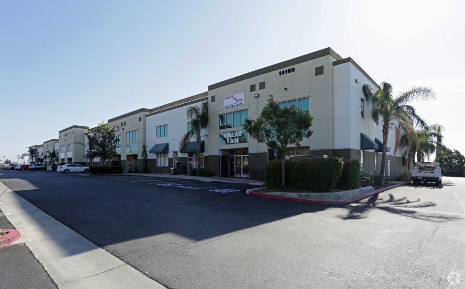 14189 Foothill Blvd, Fontana, CA à louer - Photo de l’immeuble – Image 3 sur 8