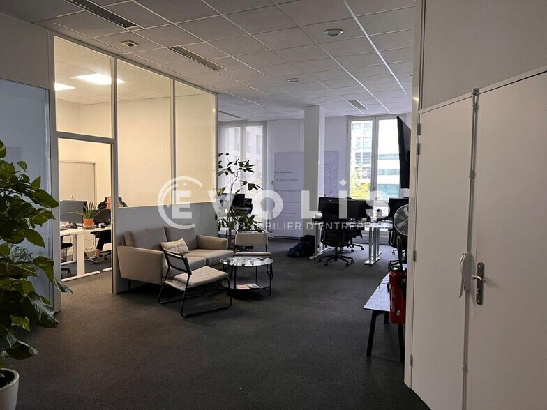 Bureau dans Bordeaux à louer - Photo de l’immeuble – Image 3 sur 13