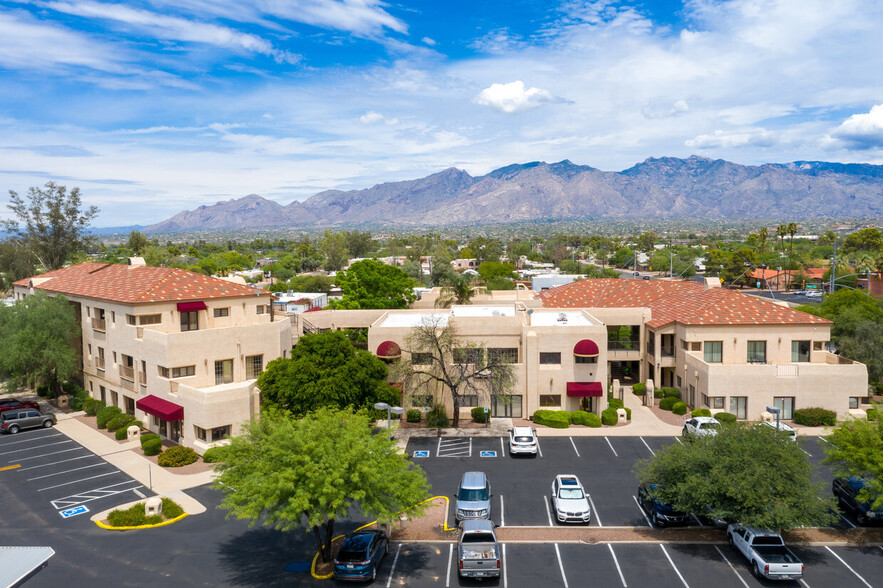 1661 N Swan Rd, Tucson, AZ à louer - Photo de l’immeuble – Image 1 sur 4