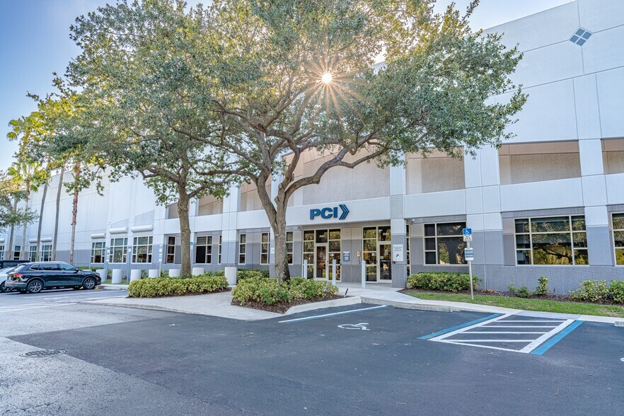 2965 West Corporate Lakes Blvd, Weston, FL à louer - Photo de l’immeuble – Image 2 sur 20