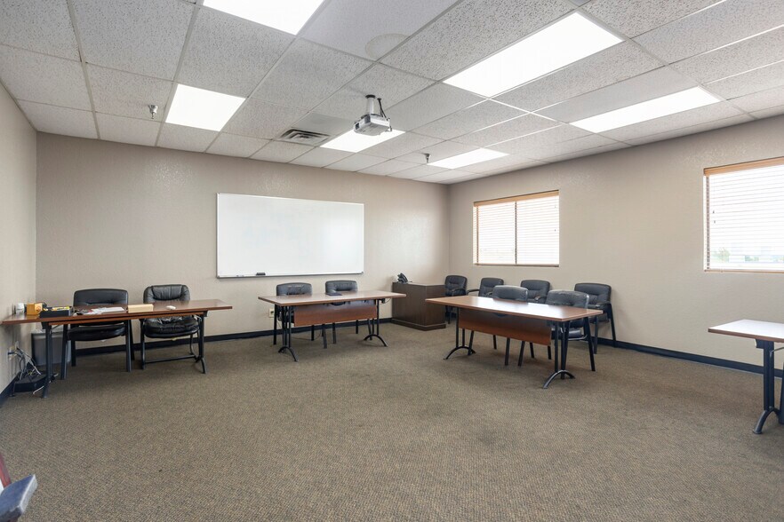 4700 S Edgewood Ter, Fort Worth, TX à louer - Photo de l’immeuble – Image 3 sur 12