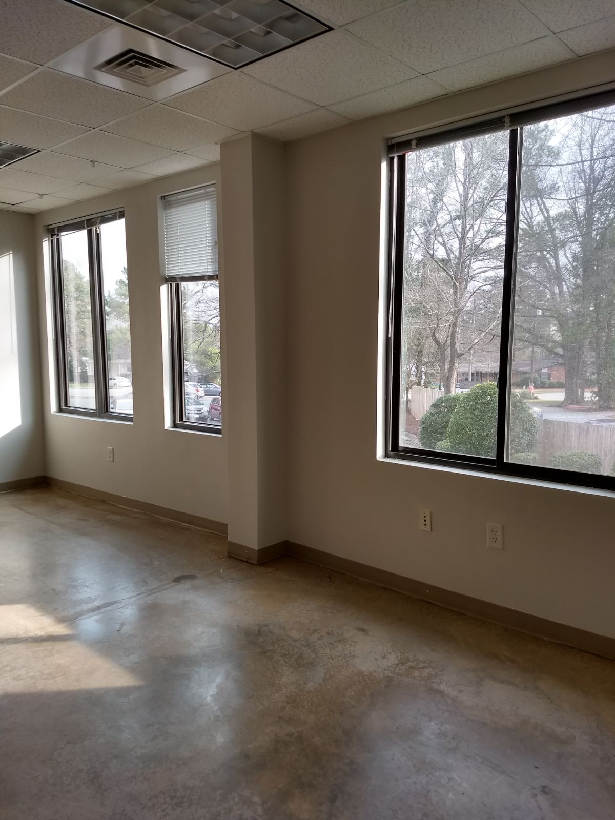 605 W Main St, Carrboro, NC à louer Photo intérieure– Image 1 sur 2