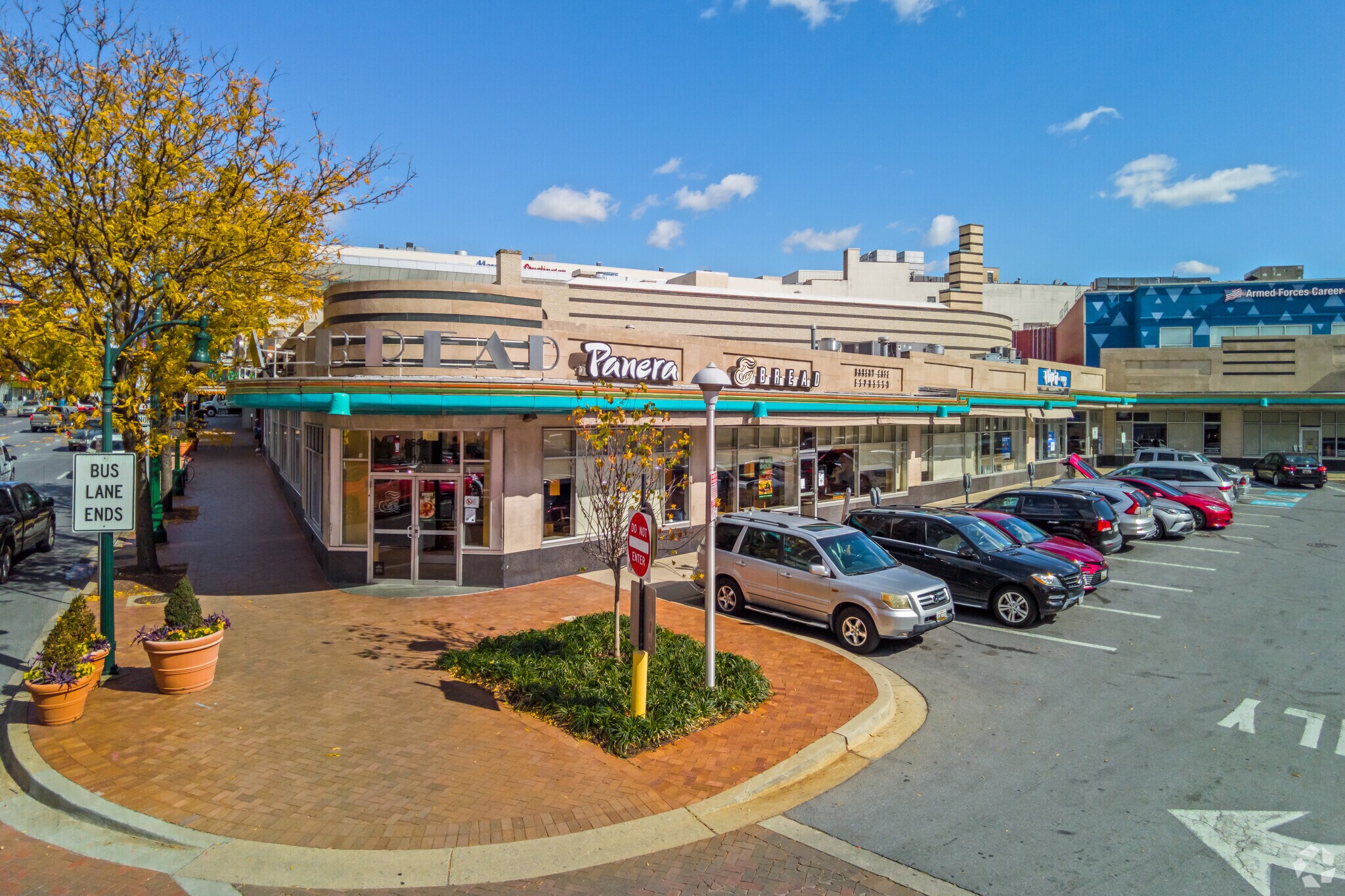 8661 Colesville Rd, Silver Spring, MD à louer Photo principale– Image 1 sur 14