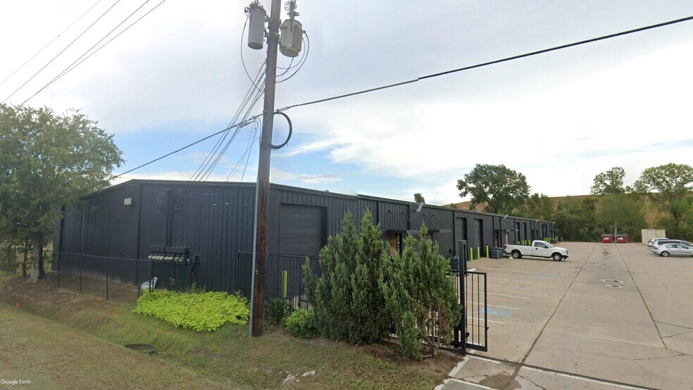 8850 Windfern Rd, Houston, TX à louer - Photo de l’immeuble – Image 1 sur 12