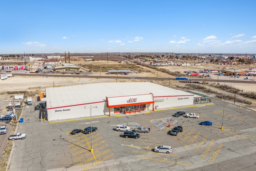2100 W Dickinson Blvd, Fort Stockton, TX à vendre - Photo de l’immeuble – Image 3 sur 24