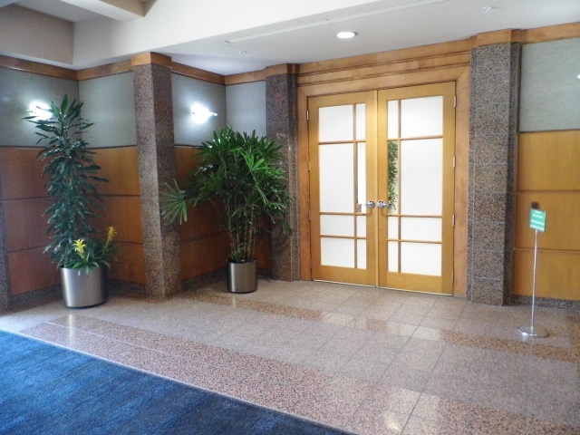 1900 Polaris Pky, Columbus, OH à louer - Hall d’entrée – Image 3 sur 12
