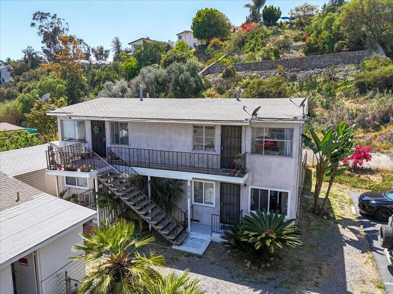 5011 Auburn Dr, San Diego, CA à vendre - Photo de l’immeuble – Image 3 sur 13