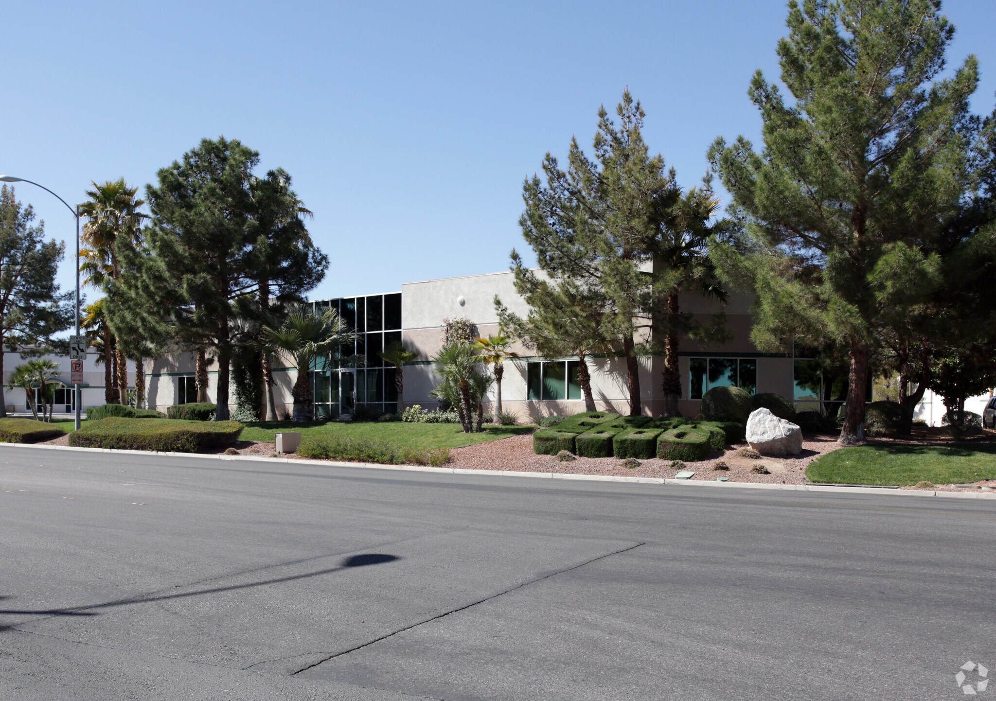 6285 S McLeod Dr, Las Vegas, NV à louer Photo principale– Image 1 sur 5