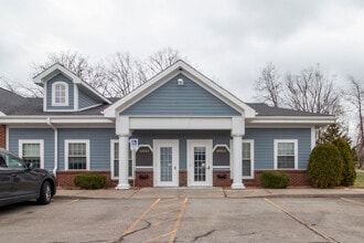 421-481 PENBROOKE Dr, Penfield, NY à louer Photo de l’immeuble– Image 2 sur 18