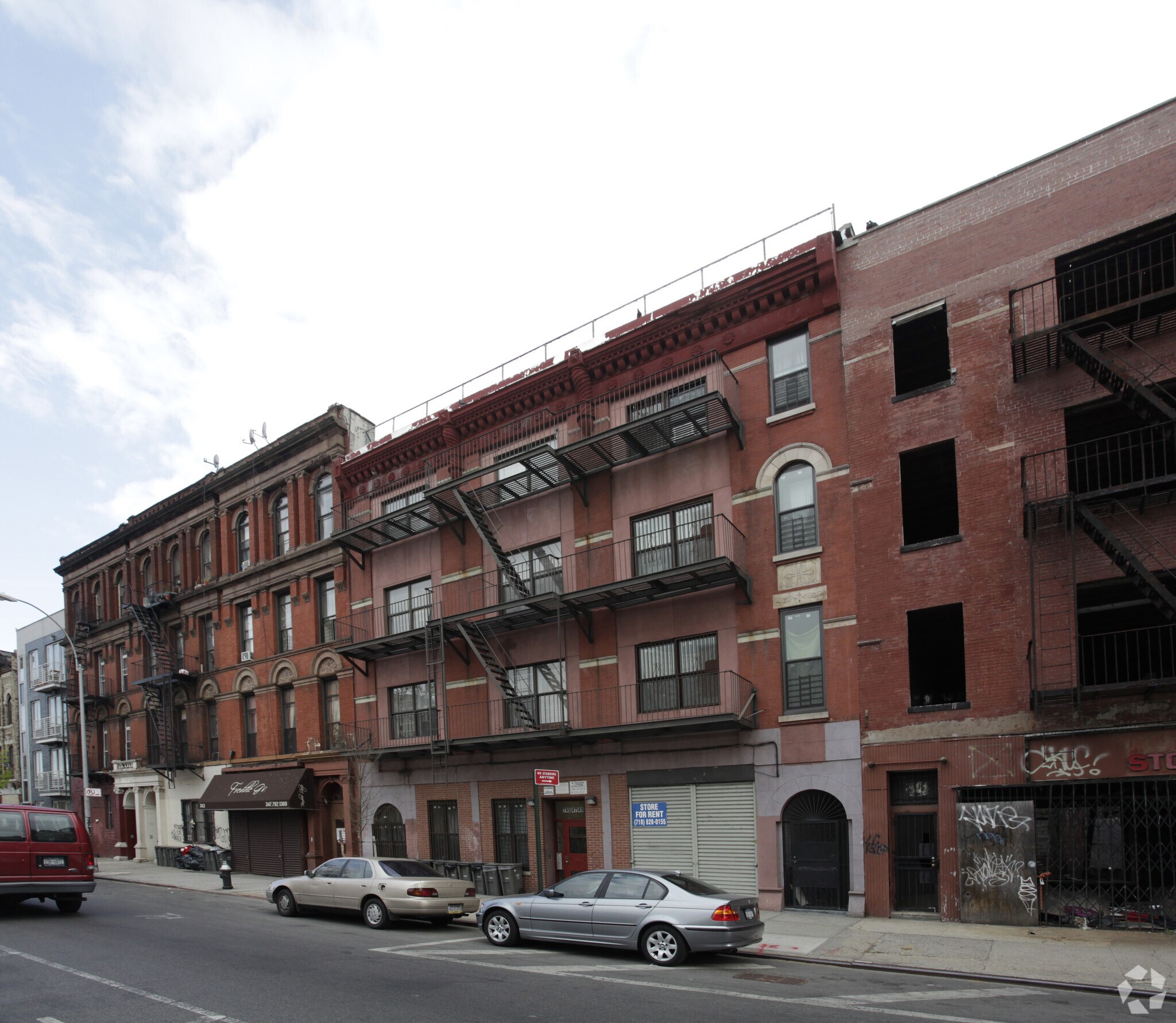 745 DeKalb Ave, Brooklyn, NY à louer Photo principale– Image 1 sur 8