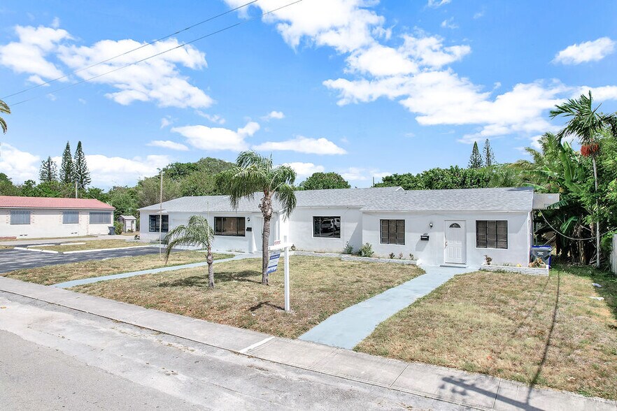 2415 Pierce St, Hollywood, FL à louer - Photo de l’immeuble – Image 2 sur 2