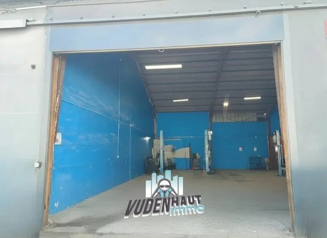 Plus de détails pour Local d’activités à vendre