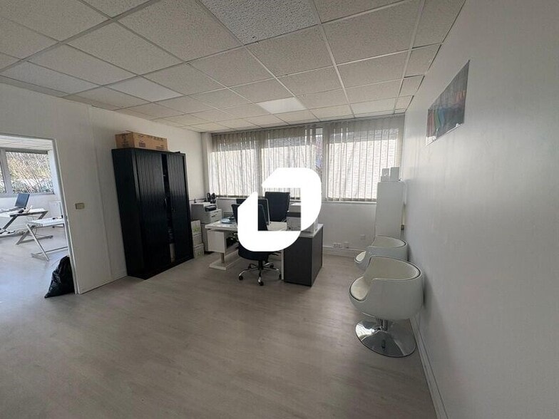 Bureau dans Saint-Germain-en-Laye à vendre - Photo intérieure – Image 3 sur 5