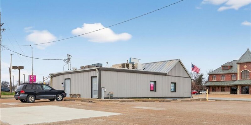 2120 Main St, Parsons, KS à vendre - Photo de l’immeuble – Image 3 sur 13