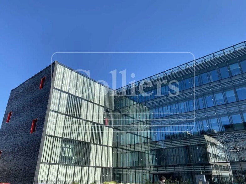 Local d’activités dans Villeurbanne à louer - Photo de l’immeuble – Image 2 sur 23