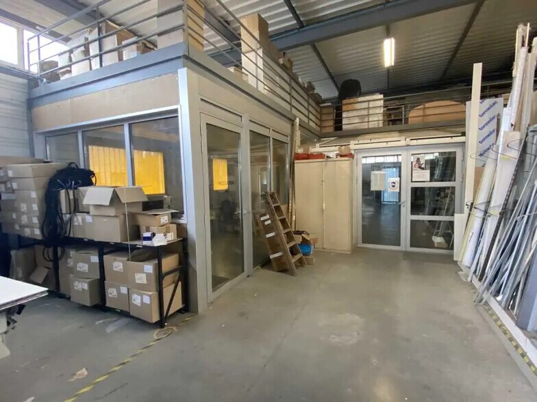 Local d'activités dans VILLENAVE-D'ORNON à vendre - Photo de l’immeuble – Image 2 sur 13