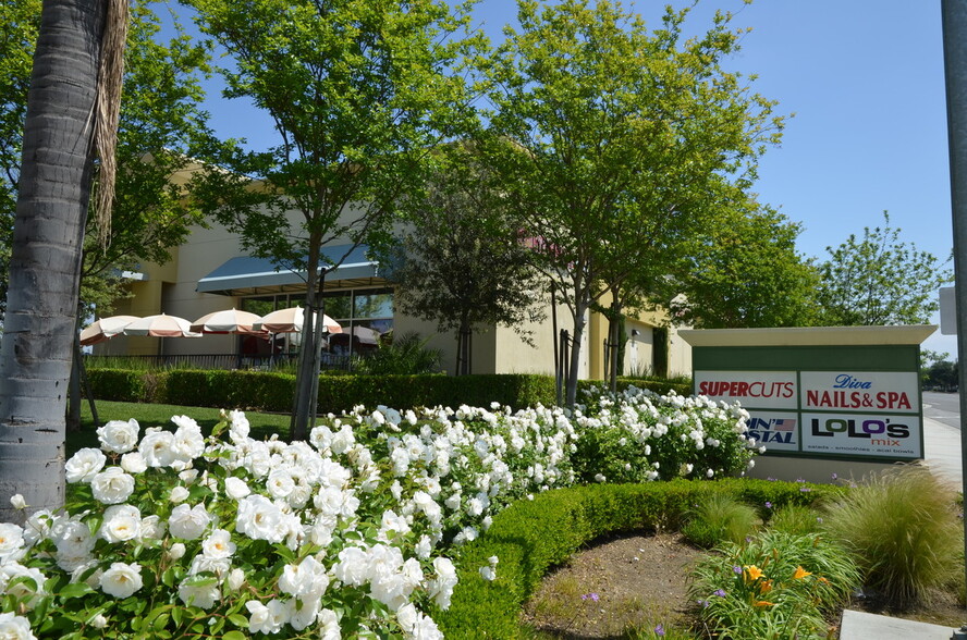 11108 Brimhall Rd, Bakersfield, CA à louer - Photo de l’immeuble – Image 1 sur 6